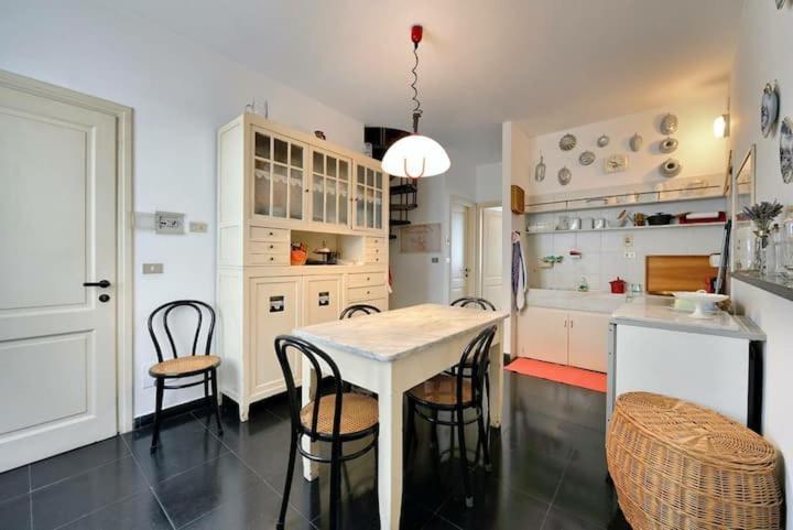 Appartement Mansarda A Finalborgo - Fascino E Tradizione à Finale Ligure Extérieur photo